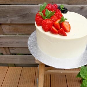 White cake with Strawberries