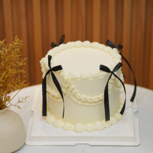 White Vintage Cake