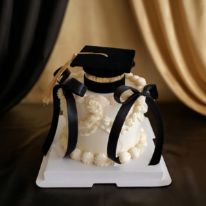 Graduate Cap Vintage Cake